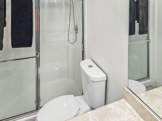 Bathroom 5, Escondido Urban Stay - 2BR Apartment, San Diego