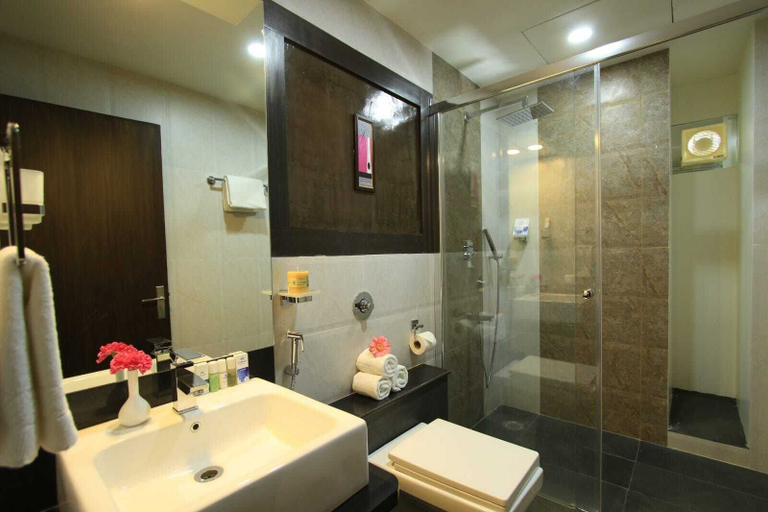 Bathroom 3, VN Alpha Suites, Bangalore
