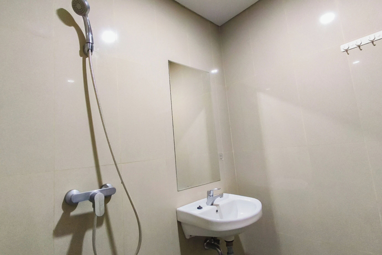 Bathroom 5, Comfy Modern Look Studio Room At Apartment Grand Dharmahusada Lagoon, Surabaya