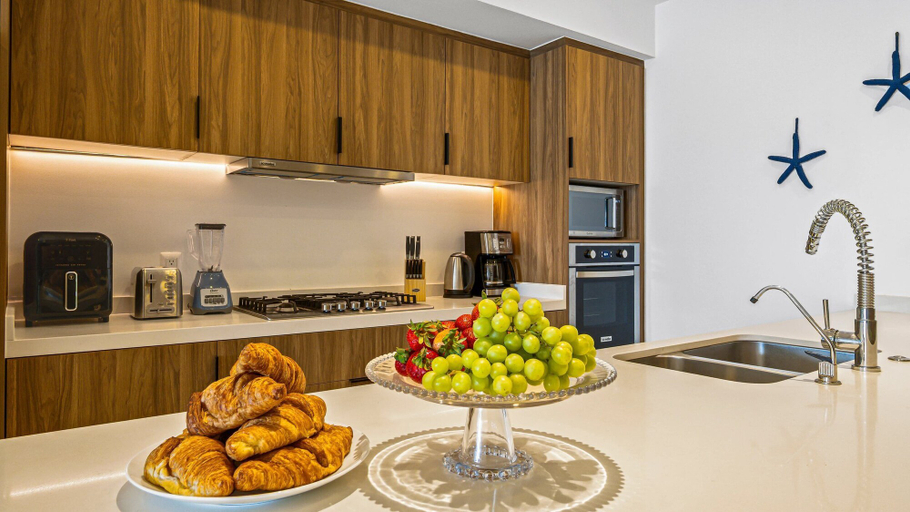 Private kitchen 3, Stylish Beachfront 2BR - Balcony & Pools, Puerto Vallarta