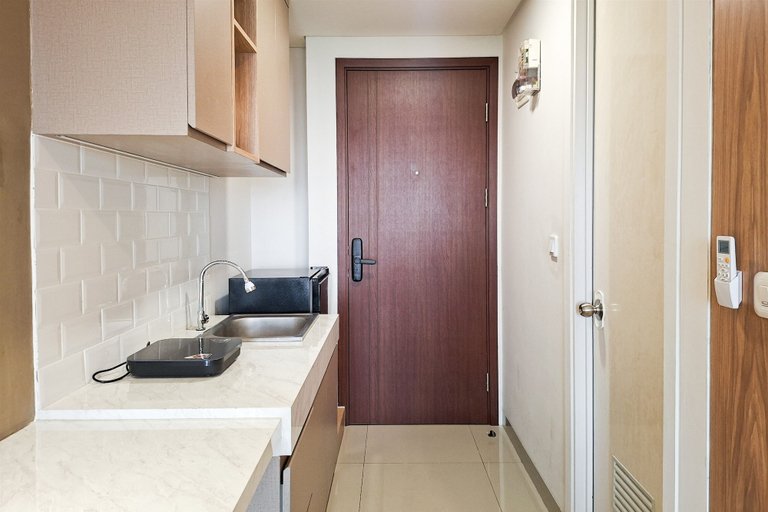 Private kitchen 3, Serene And Warm Studio Space At Apartment Parkland Avenue, Tangerang Selatan