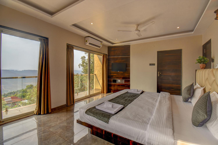 4, Hotel Holiday Plus, Satara
