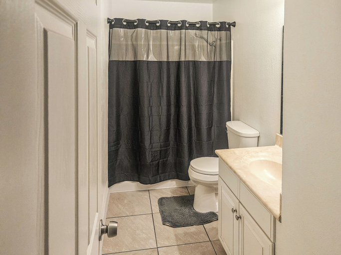 Bathroom 4, Escondido Urban Stay - 2BR Apartment, San Diego