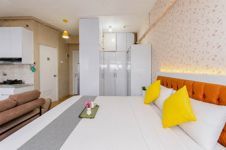 Bedroom 5, Classic and Restful Studio at Apartment Green Pramuka City By Travelio, Jakarta Pusat