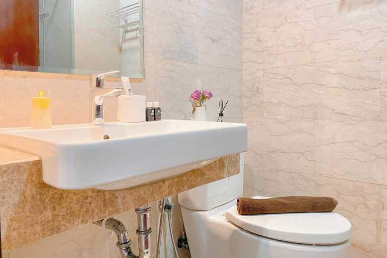 Bathroom 5, Peaceful Beige Studio At Menteng Park Apartment, Jakarta Pusat