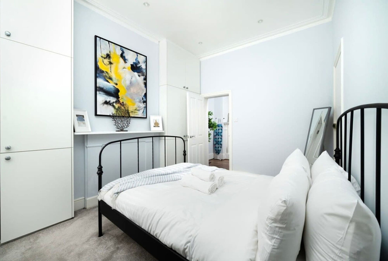 Room 2, Serene One-bedroom Retreat in Fitzrovia, London