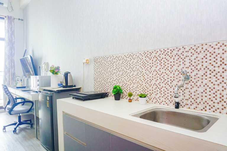 Private kitchen 3, Smart Layout Studio At Dave Apartment Near Universitas Indonesia, Depok
