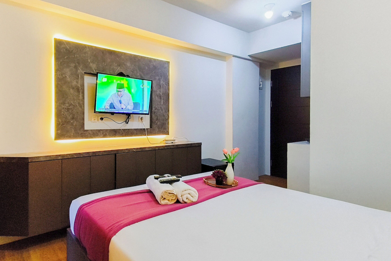 Room 2, Clean And Neat Deluxe Studio At Suncity Residence Apartment, Sidoarjo