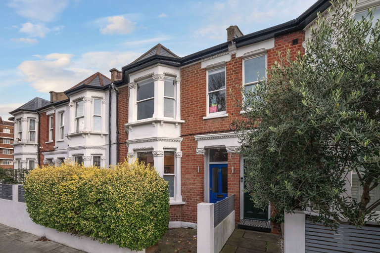 Room 3, Charming 3-bedroom Flat in Prime Location, London