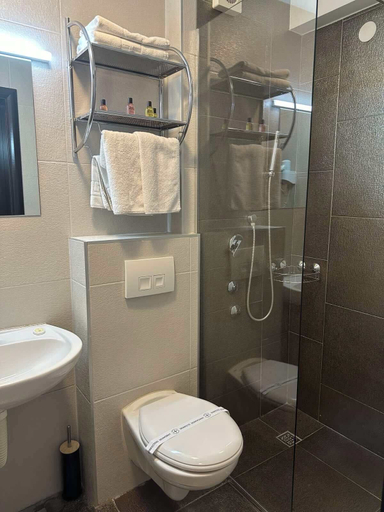Bathroom 4, Hotel Espana, Istočno Sarajevo