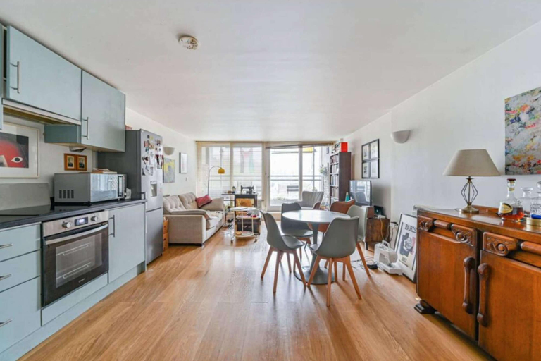 Room 2, Comfortable 1 bed Near Deptford Station, London