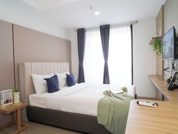 Room 4, Chic Brown Touch Studio At Apartment Collins Boulevard, Tangerang