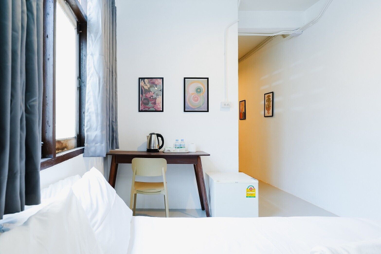 Room 2, zNAP Ekkamai, Khlong Toey