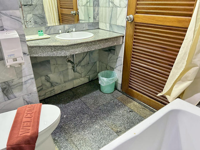 Bathroom 5, Green House Hotel, Mueang Krabi