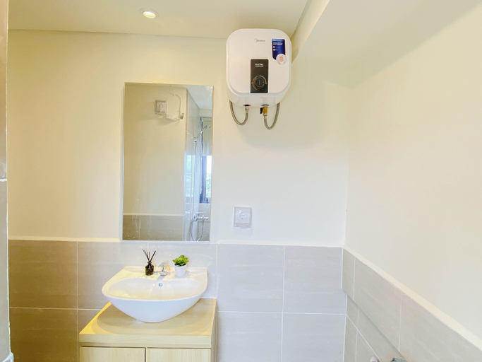 Bathroom 4, Practical 2Br For 3 Pax At Meikarta Apartment, Cikarang