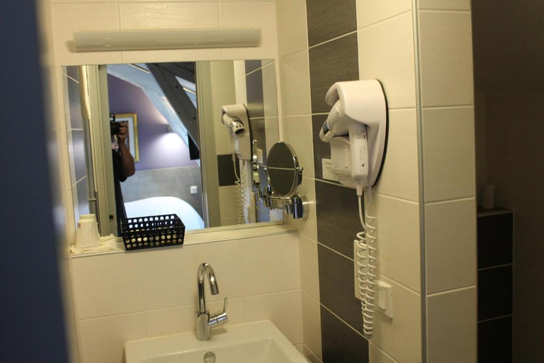 Bathroom, Auberge de la Tour, Lot