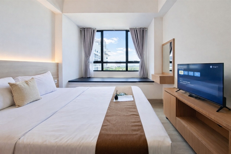 Room 2, Splendid Warm Studio Room At Apartment Collins Boulevard, Tangerang