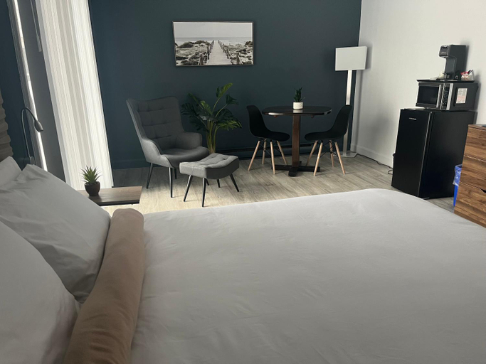 Bedroom 5, Hôtel Normandie, Rimouski-Neigette