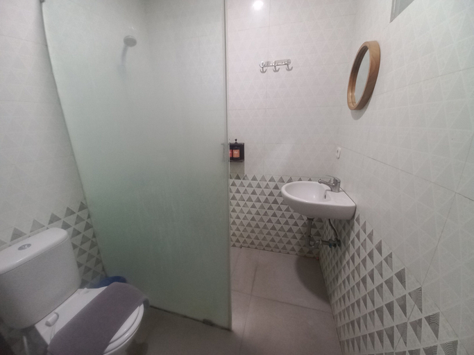 Bathroom 2, Collection O near Paragon City Mall Sema, Semarang