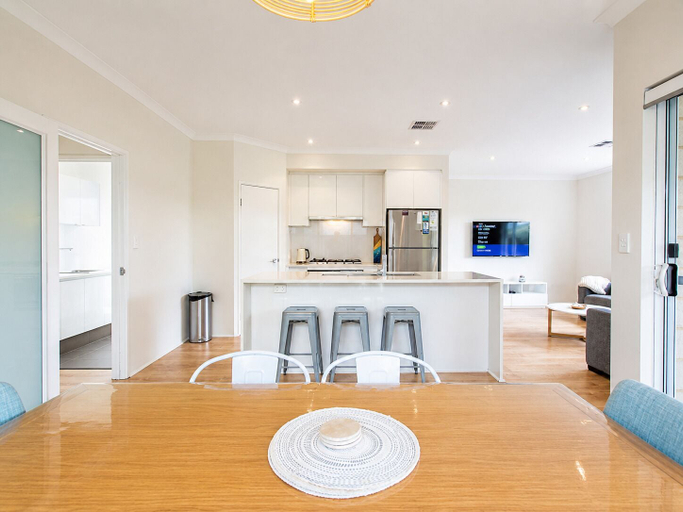 Others 5, Contemporary Cove, Busselton