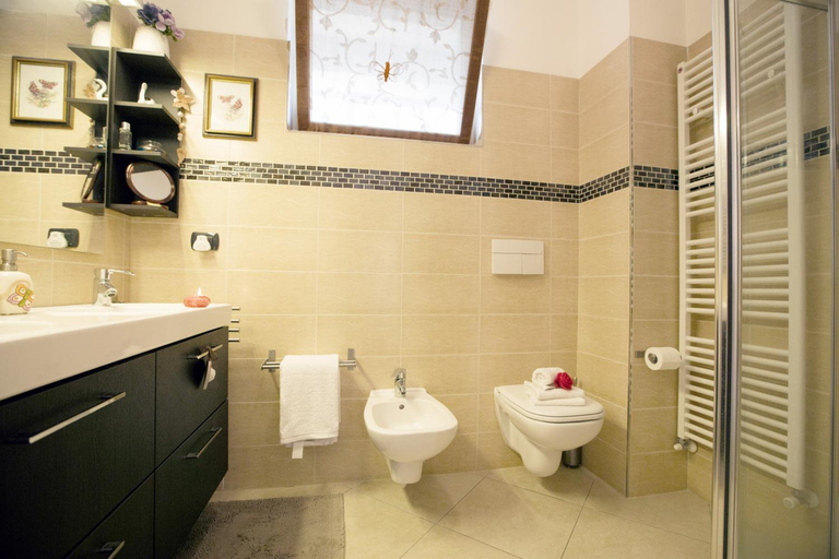 Bathroom 2, Casa Andreas & Corinna with Sunny Balcony - Happy Rentals, Trento