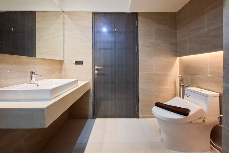 Bathroom 2, Splendid 1Br At Carstensz Residence, Tangerang Selatan