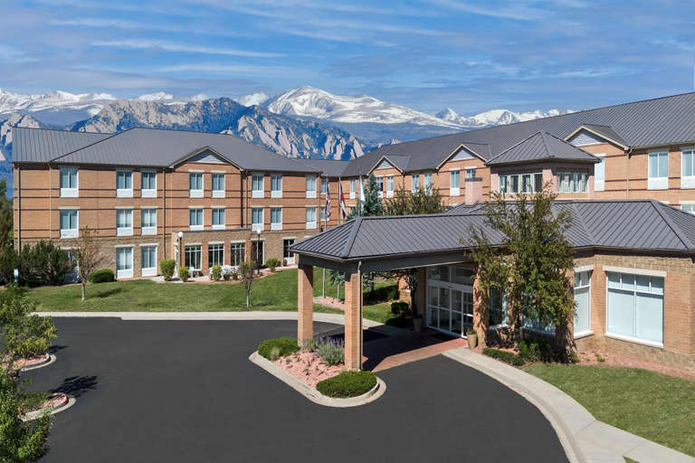 Exterior & Views