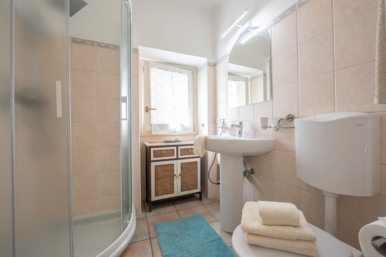 Bathroom 4, Nido Belvedere AC and Lake View - Happy Rentals, Novara