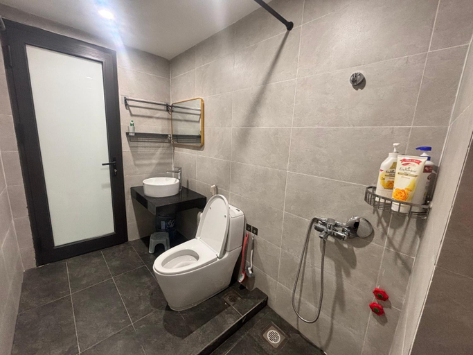 Bathroom 3, Golden House , Đống Đa