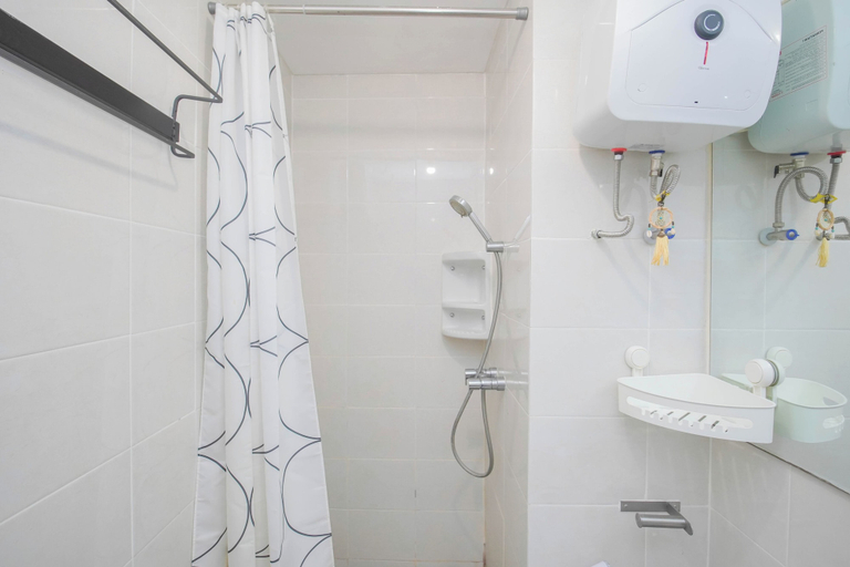 Bathroom 2, Spacious And Contemporary 2Br Apartment Green Bay Condominium, Jakarta Utara