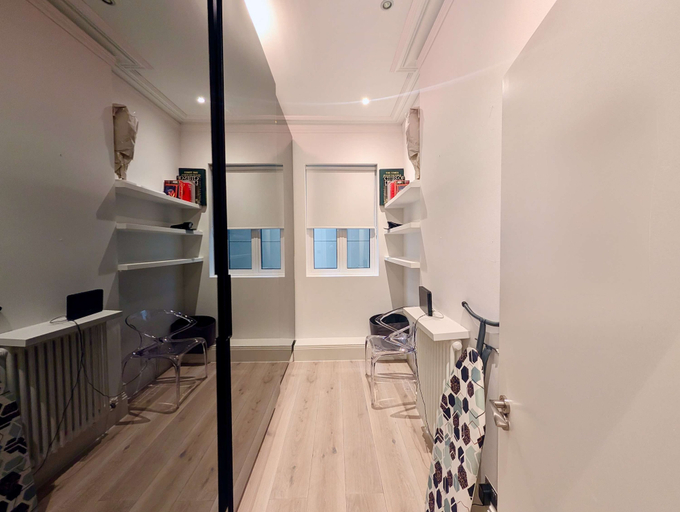Room 4, Stylish 1 Bed in SW7 With Private Balcony, London