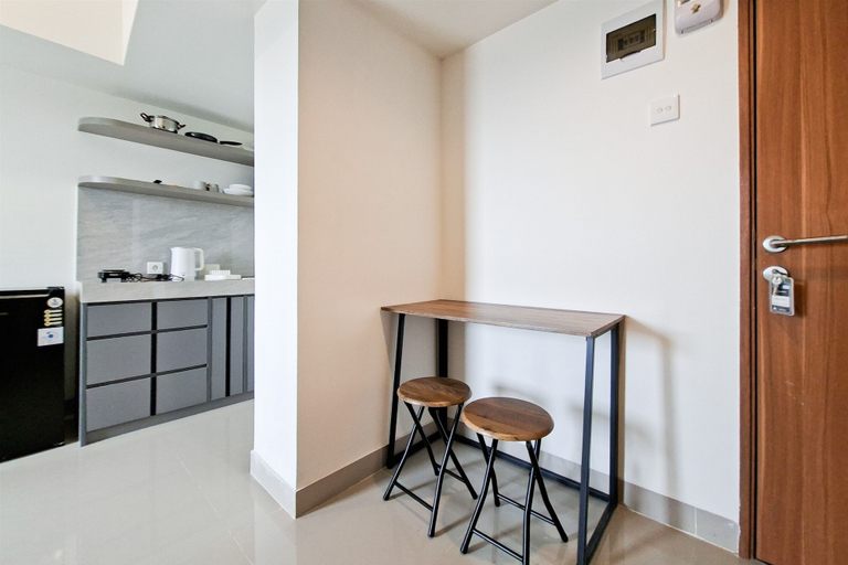 Dining room, Restful 1Br For 2 Pax With City View At Cisauk Point Apartment, Tangerang Selatan