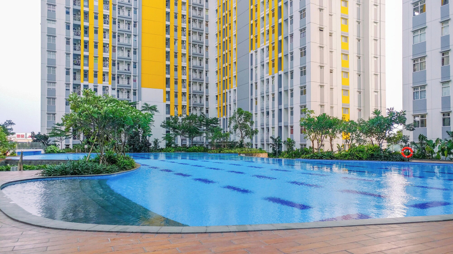 Outdoor pool 4, Nice And Tidy Studio Room At Apartment Springlake Summarecon Bekasi, Bekasi
