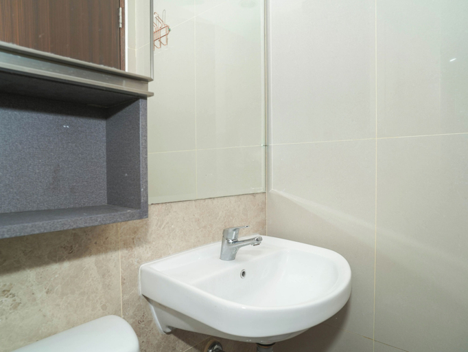 Bathroom 5, Neat And Restful Studio For 2 Pax At Transpark Bintaro Apartment, Tangerang