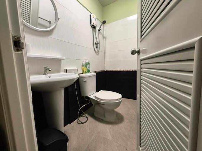 Bathroom 4, Sindy Hostel, Pattaya