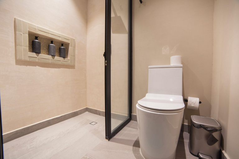 Bathroom 4, Casa Clemente, Allende
