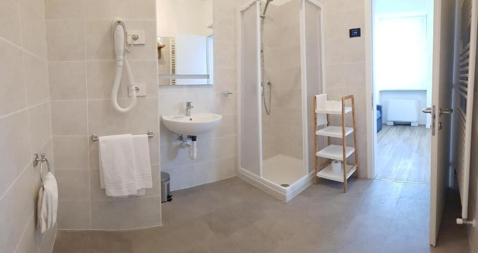 Bathroom 5, CASA SAN PAOLO Rooms And Apartments, Trento