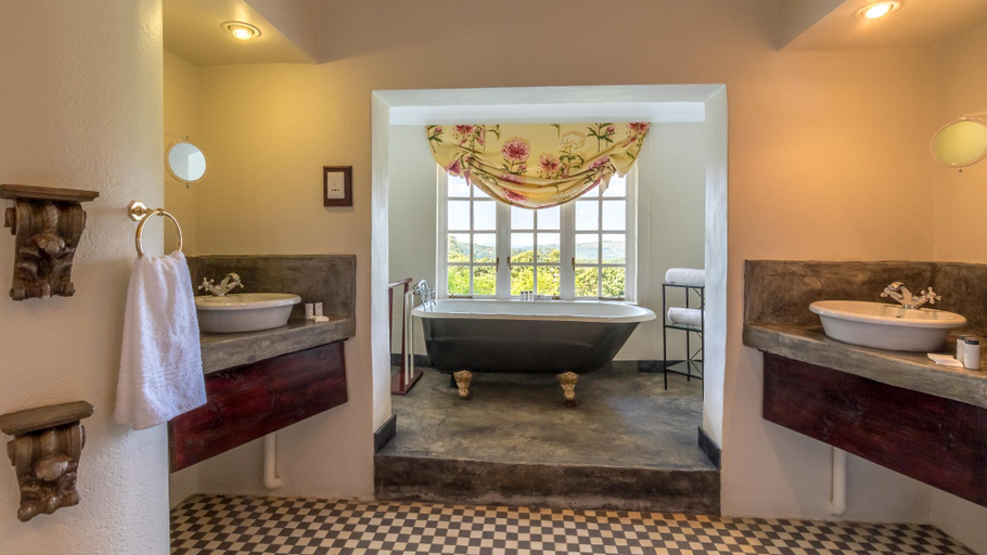 Bathroom 4, Blue Mountain Estate, Ehlanzeni