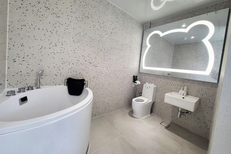 Bathroom 4, Pico Kids Pool Villa, Buk