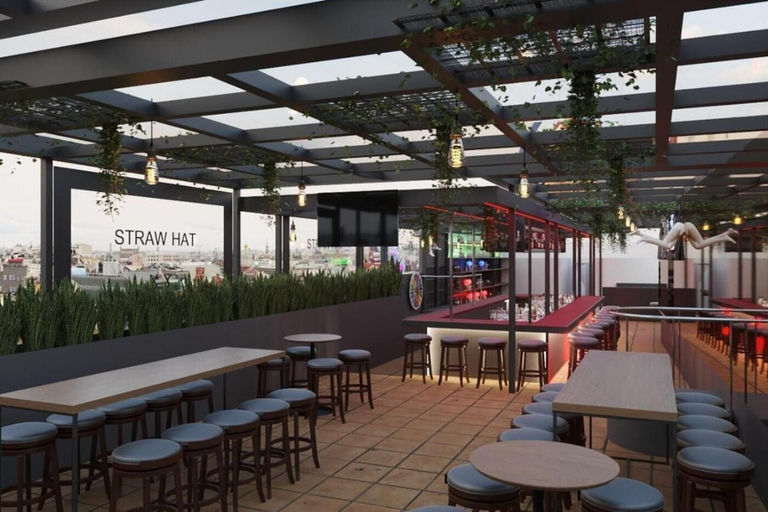 Outdoor dining, Straw Hat Hostel & RoofTop Bar CDMX, Mexico City