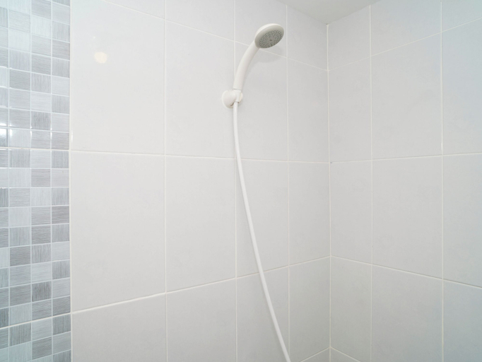 Bathroom 4, 3 Pax Splendid 2Br At Tokyo Riverside Pik 2 Apartment, Tangerang