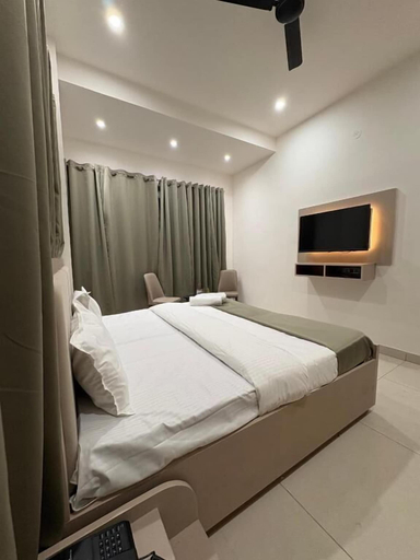 Room 5, Shft-In Hotel, Gautam Buddha Nagar