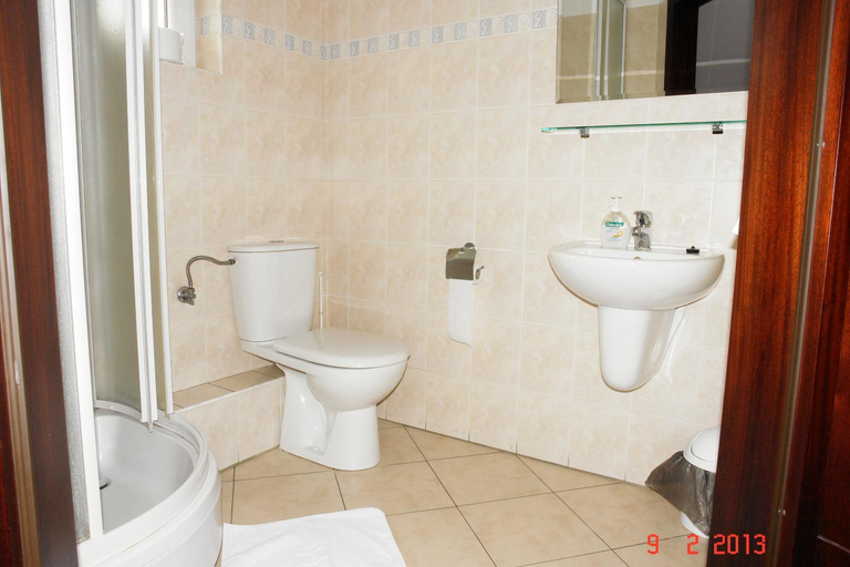 Bathroom 3, Pokoje Hotelowe Wiktoria, Pszczyna