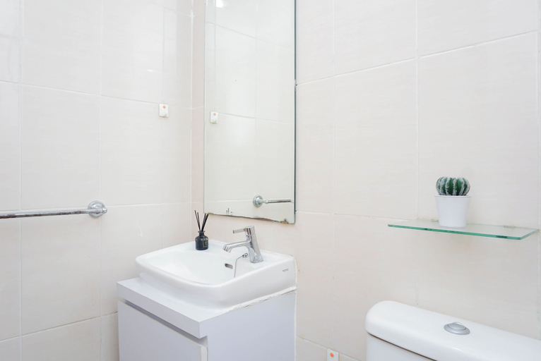 Interior 4, Enjoy Restful Living In Studio Room At Apartment Oasis Cikarang, Cikarang