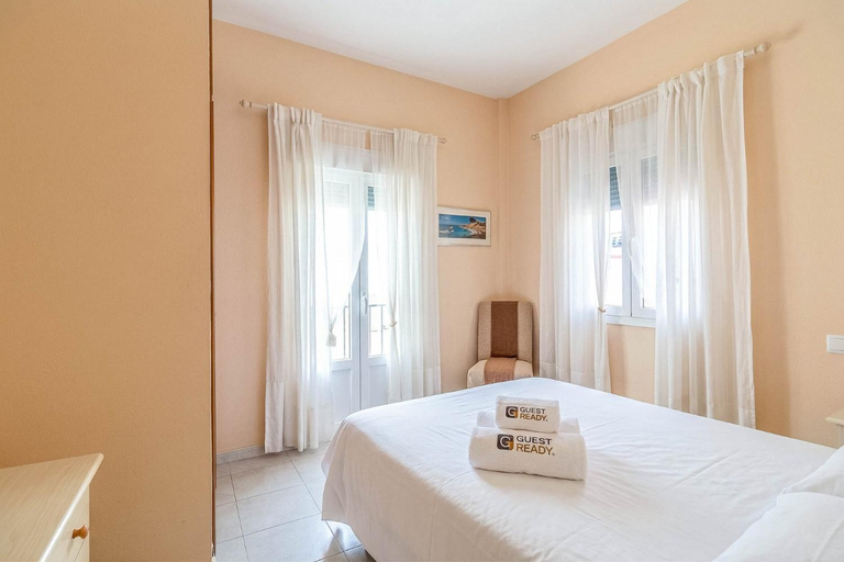 Bedroom 2, Centrico dos dormitorios wifi by Lightbooking, Cádiz