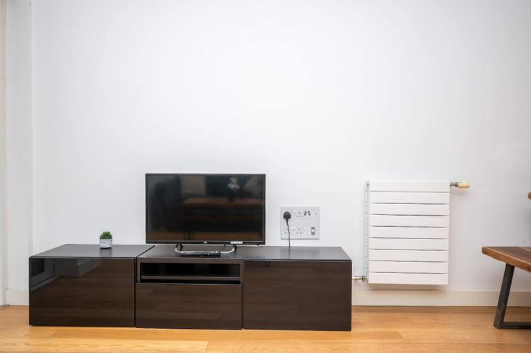 Room 5, Modern Flat in Canning Town, London