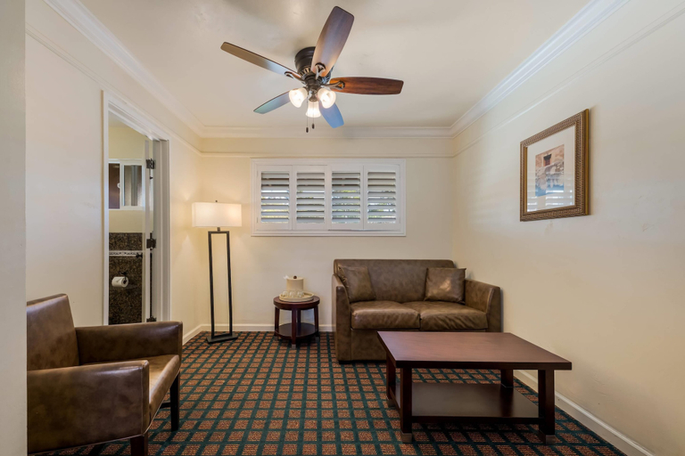 Others 5, Clarion Collection Carmel Oaks Inn, Monterey