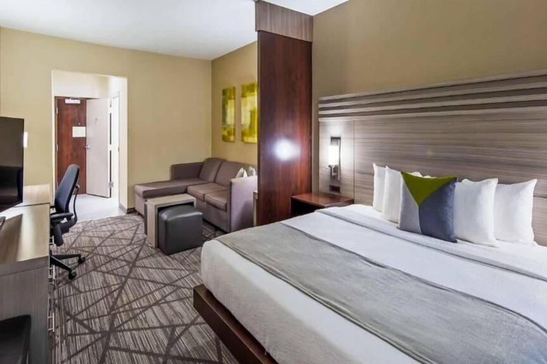 Bedroom 4, Comfort Inn & Suites Houston I-45 North - IAH, Houston