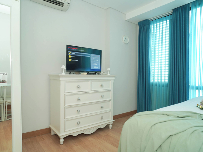 Television, Chic And Warm Studio With Super King Bed At Capitol Suites Apartment, Jakarta Pusat