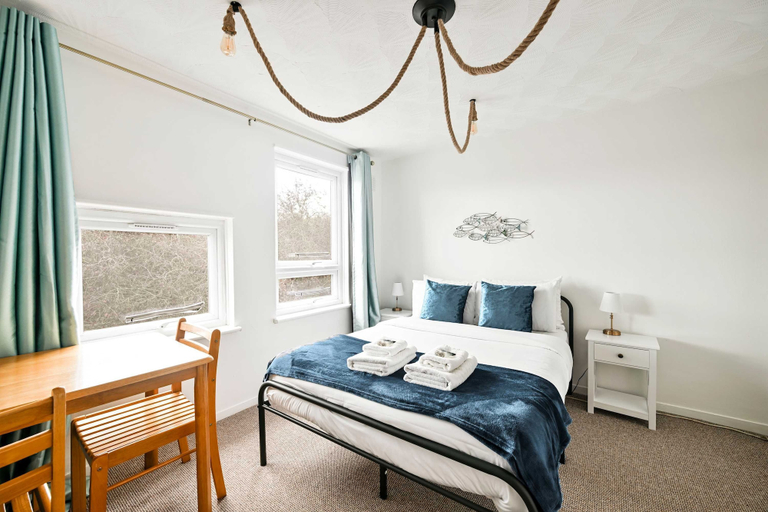 Room 2, Spacious 5-bedroom Family Home in Greenwhich, London